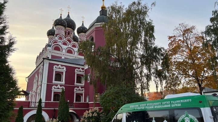 В храме Тихвинской иконы Божией Матери поклонились мощам Преподобного Сергия Радонежского