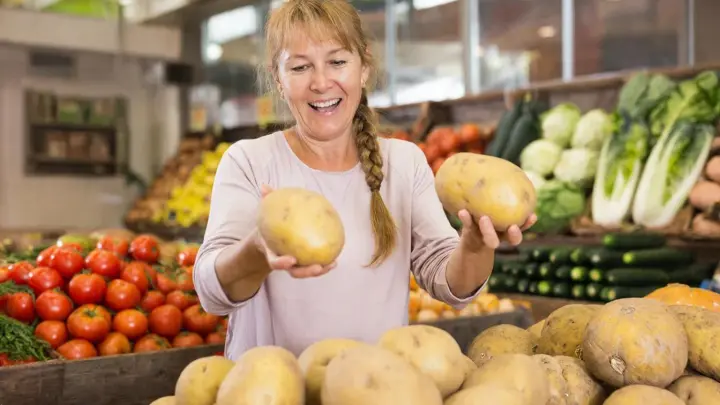 Странная Алёнка из США хвастается картошкой и говорит: У вас такой нет