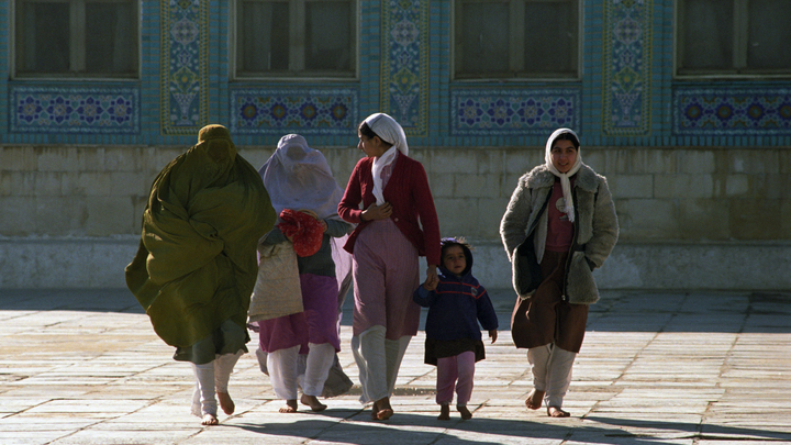 В Афганистане насильно выдали замуж 9-летнюю девочку за старика, чтобы расплатиться с долгами
