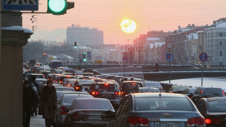 Вечером 3 ноября на дорогах Петербурга 8-балльные пробки
