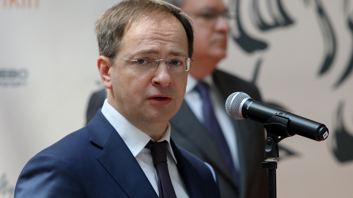 Пореченков стал народным артистом, а Куценко получил орден: Глава Минкультуры Мединский вручил награды артистам