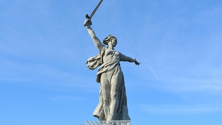 В Госдуме пристыдили Лебедева за критику монумента Родина-мать зовёт!