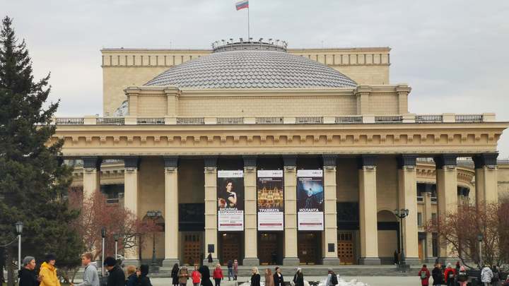 Изображение Новосибирского оперного театра предложили поместить на купюру в 10 рублей