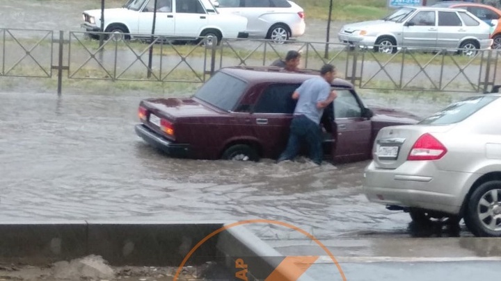 Непогода в Краснодаре: дороги краевой столицы превратились в реки