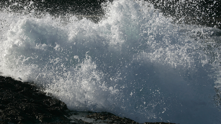 В Джубге из моря достали тело женщины