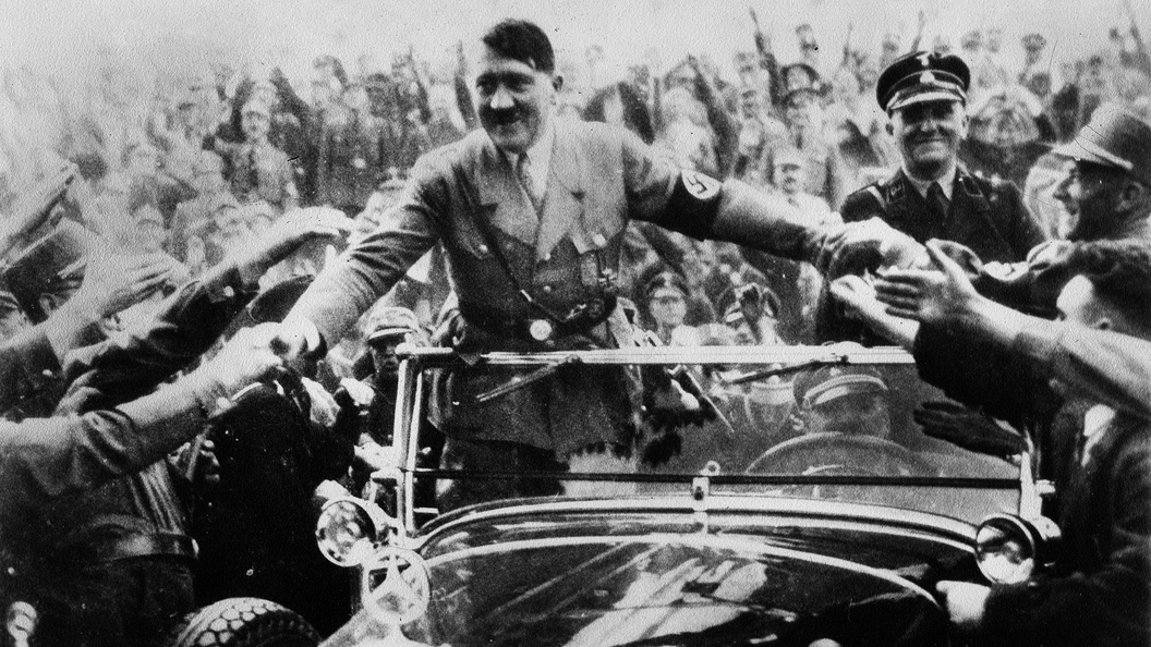 Гитлер едет на мерседесе