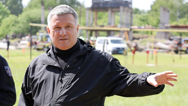 Дело не в американце. Непотопляемый Аваков решился из-за Зеленского