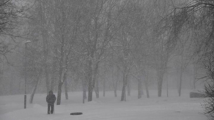 Редкая зимняя гроза в Москве попала на видео