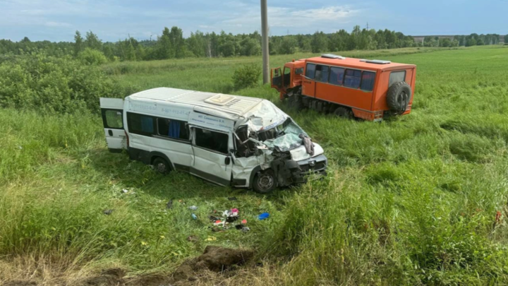 17 человек пострадали в ДТП с КамАЗом из-за попытки обгона под Красноярском