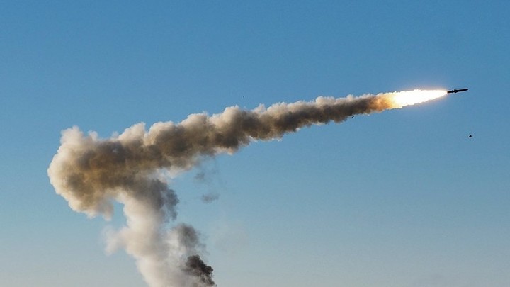 Русские Ониксы бьют по судоремонтному заводу под Одессой. Это только начало