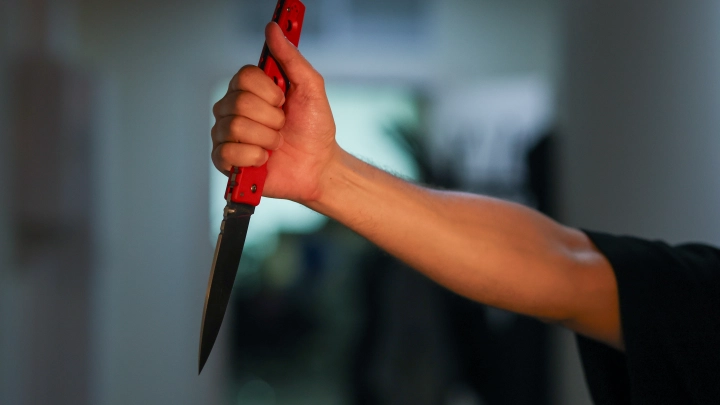 Это не наш нож: Студенты рассказали о странном увлечении нападавшего. Следом слово взяла мать