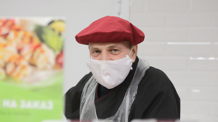 Потный, в соплях, возле картошки фри: Доктор Комаровский раскрыл вредные последствия ношения маски