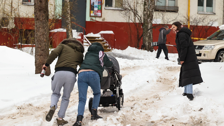 Жительницы Новосибирска пожаловались на кражи колясок возле детской поликлиники