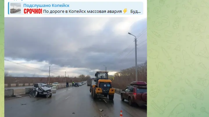 В аварии с четырьмя авто и погрузчиком в Челябинске есть погибшие: что известно к этому часу