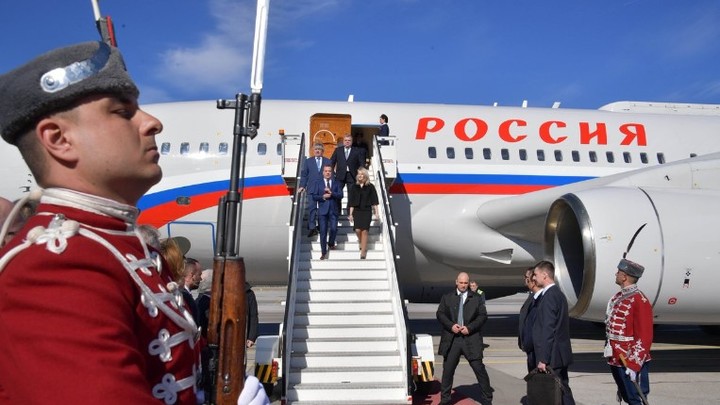 Правительство Болгарии пало, страна в кризисе. Экономист Ханке: Причина - санкции против России