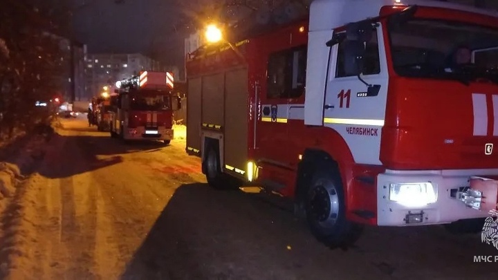 В Челябинске из-за вспыхнувшего дивана погибли три человека