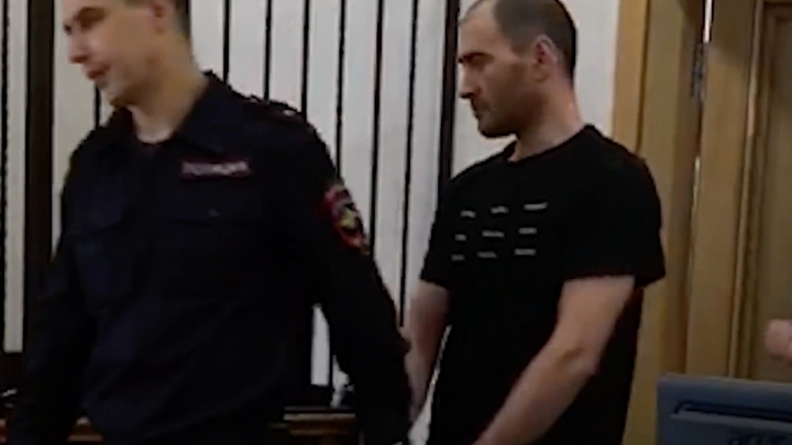 В Краснодаре арестовали мужчину, избившего подростка в лифте