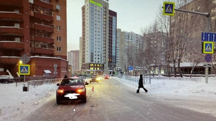 Иномарка сбила 25-летнюю девушку на переходе в Новосибирске