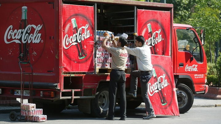 «Здоровая жизнь» с наркотической газировкой: Coca-Cola хочет делать напитки из марихуаны