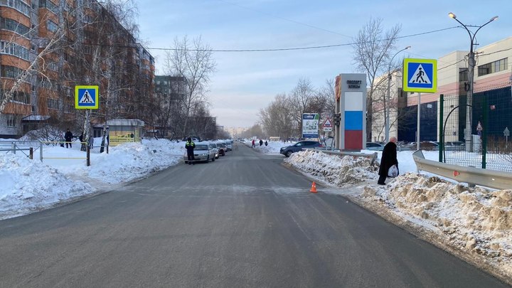 В Новосибирске водитель сбил 27-летнего пешехода и скрылся