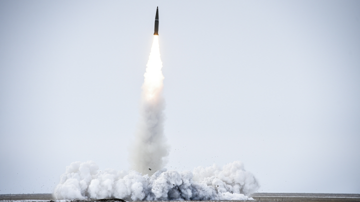 Опубликованы кадры мощного грибовидного облака в Константиновке после прилета