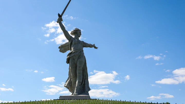 Простой не попадёт, но для блатных можно: Внутри статуи Родина-мать проводятся неофициальные экскурсии?