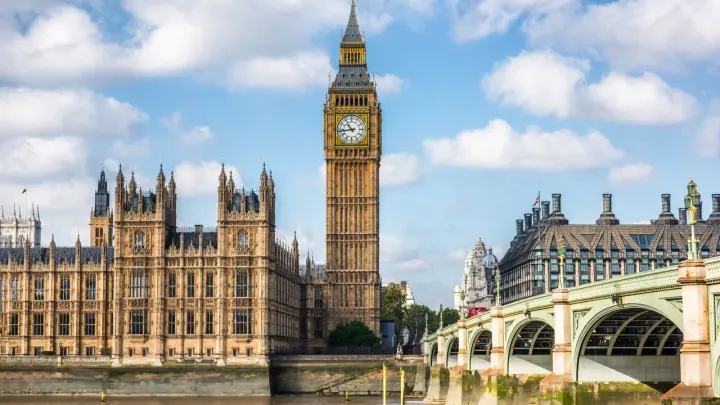 Британка собрала тревожный чемодан за 12 тысяч рублей и удивила подписчиков