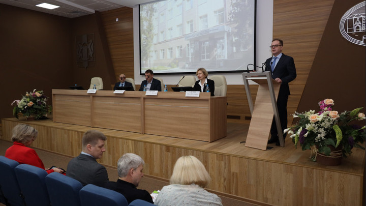 В Новосибирской области традиционные ценности вернутся в преподавание истории и обществознания