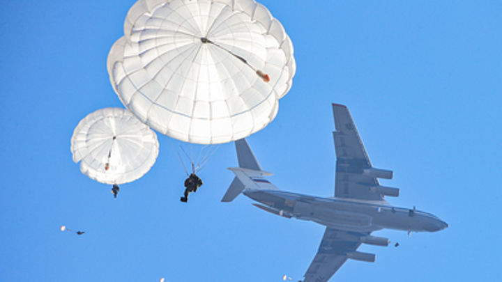 Минобороны: морпехи Северного флота отрабатывают высадку десанта в Херсонской области