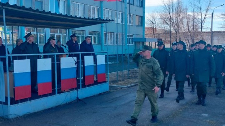 Первая партия призывников из Кузбасса отправилась в воинские части Минобороны