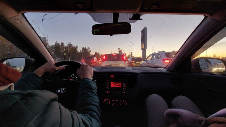 В Кемерове на проспекте Шахтёров утром образовалась огромная пробка