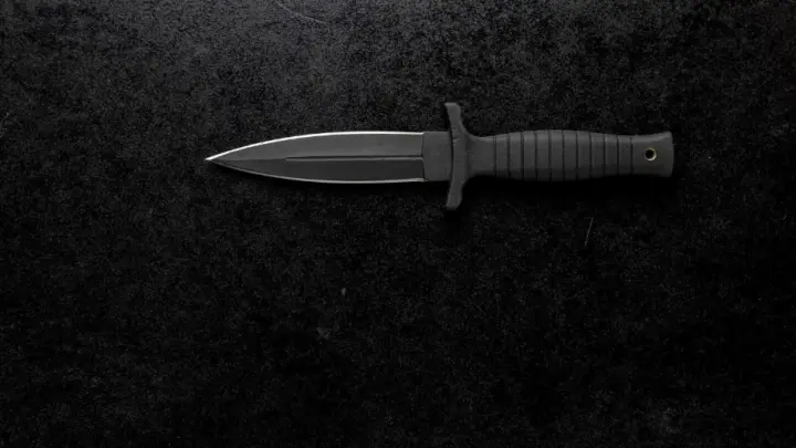 В Уфе мужчина с ножом напал на студентов общежитии медицинского университета