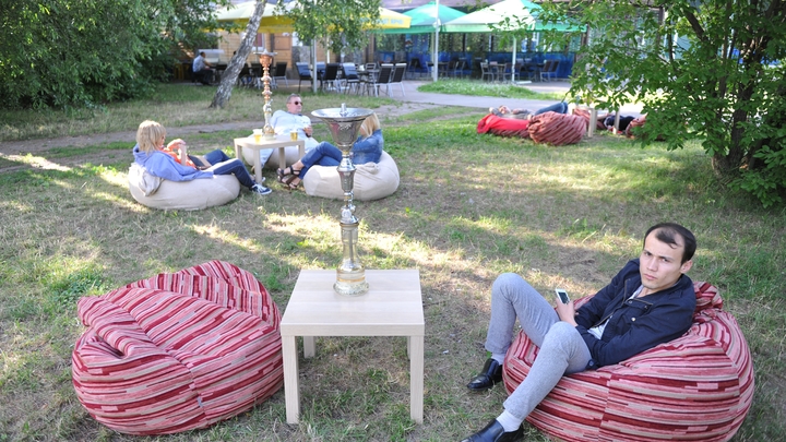 На улицах Екатеринбурга появятся кресла-мешки для отдыха пешеходов