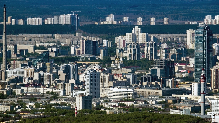 Дохайповался: Плюнувший в коктейль сторонника Z ресторатор сбежал из Екатеринбурга