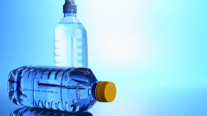 Вместо минералки в бутылке оказался уксус: Семья погибшего бизнесмена выставила производителю счёт на 1,5 млрд рублей