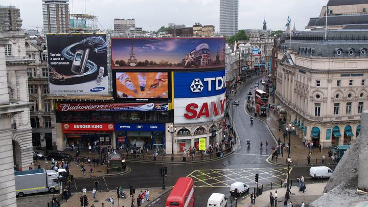 Украинка напала на русскую женщину и её ребёнка в Лондоне: Нанесла удары и не только