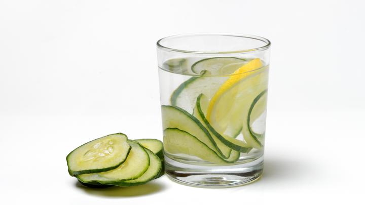 Подойдёт не любая: Какую воду полезно пить натощак