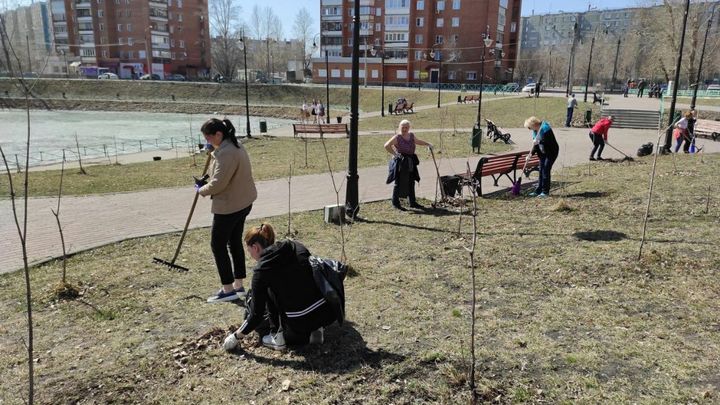 В Челябинске мэр вывела чиновников городской администрации на внеплановые субботники