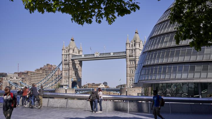 Матери голодают, старики замерзают насмерть: Сенатор раскрыла причины катастрофы в Британии