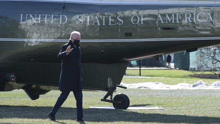 Байден назвал частью патриотизма ношение маски. И публично снял её