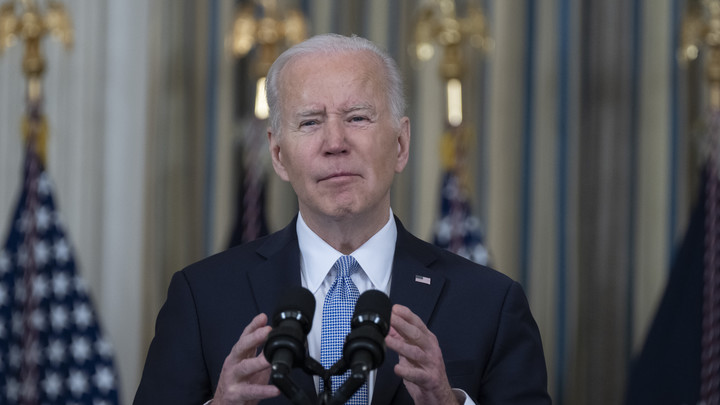 Сонный Джо задремал прямо на торжественном мероприятии: Конфуз попал на видео