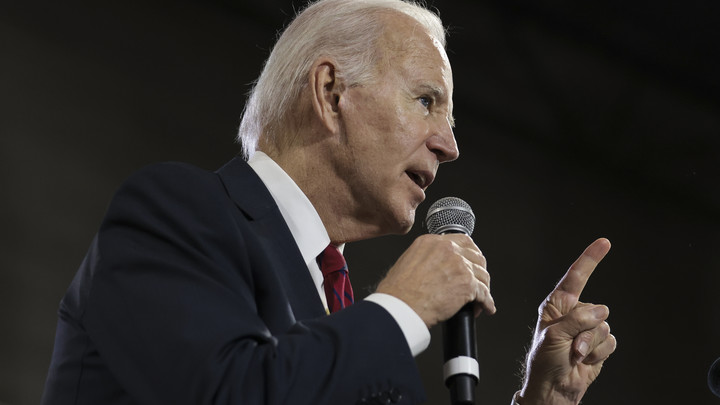 Тройной позор Байдена: Шутка президента про оговорки мгновенно перестала быть смешной