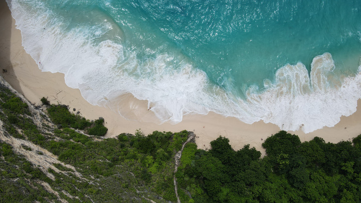 Русским и украинцам могут отменить упрощёнку на Бали: Губернатор озвучил идею