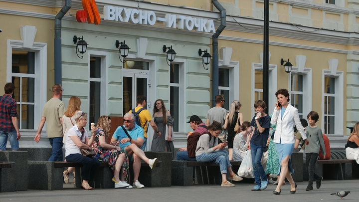 «Вкусно — и точка» прекращает принимать на работу подростков