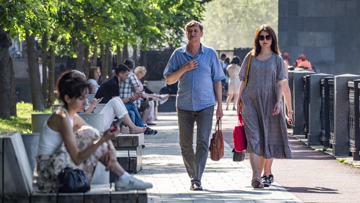 Богатая жизнь и дорогие подарки? Русские обрушили западный стереотип о счастливой жизни