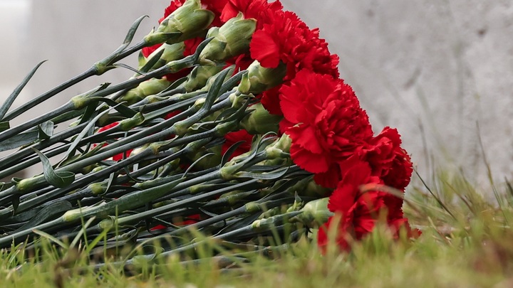 Это же кощунство!: Боец опешил, увидев снесённые кресты с могил вагнеровцев