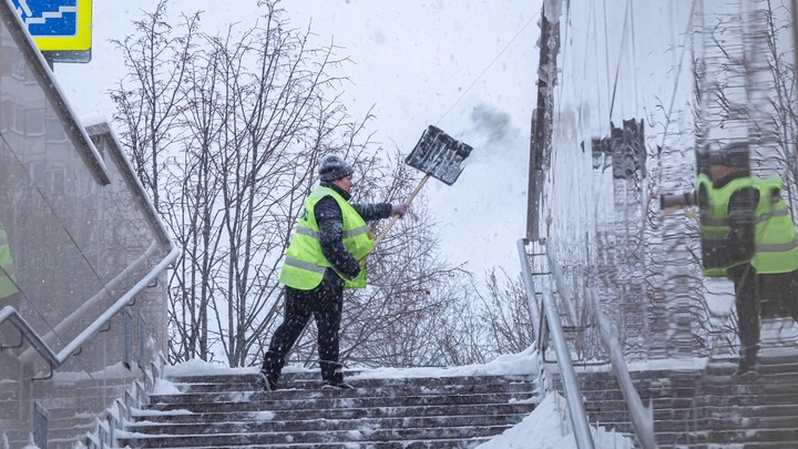 Циклон раздора: Ваня заставил бабушек драться за протоптанную тропинку