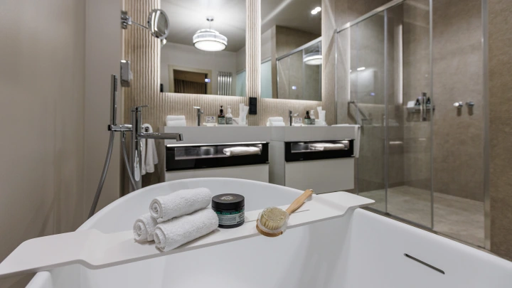 Заползла через унитаз: Жительница Балашихи обнаружила в своей ванной змею