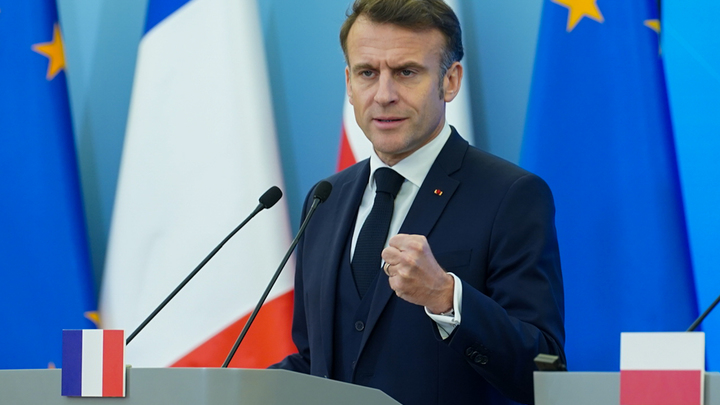 Страна: Макрон предложит лидерам ЕС отправить на Украину войска