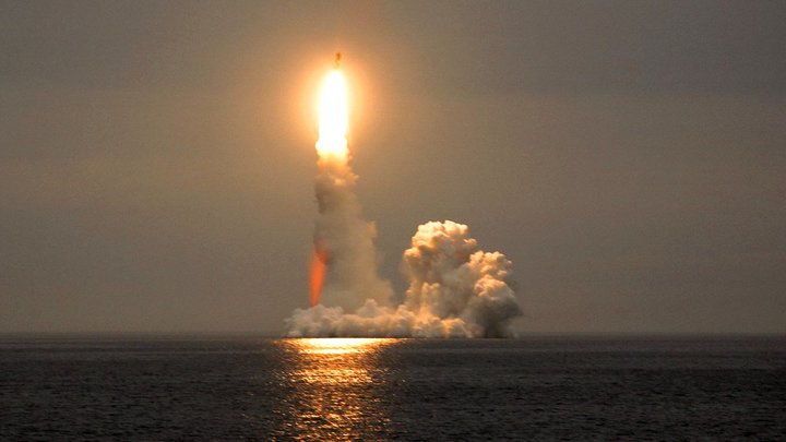 Русская атомная подлодка выполнила стрельбу Булавой из Белого моря